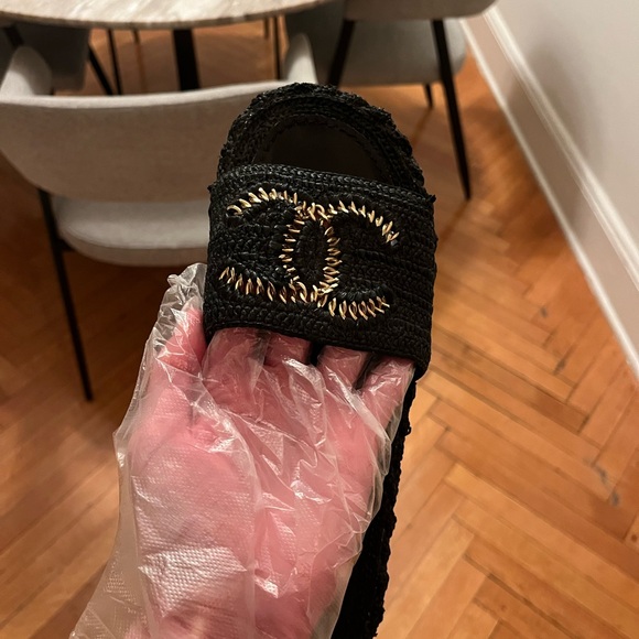 Chanel Sandals
will fit size 38, 38.5, 9
I am a 38.5 - Picture 6 of 10